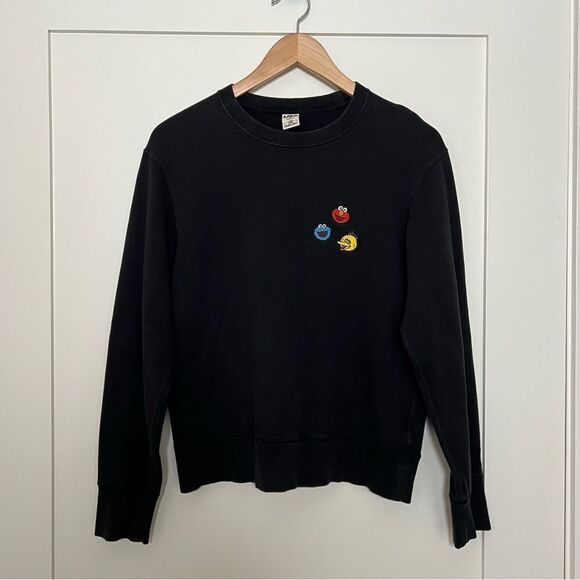 Kaws x Uniqlo Sesame Street Sweatshirt Unisex Size XS Black Embroidered Crewneck - Picture 1 of 13